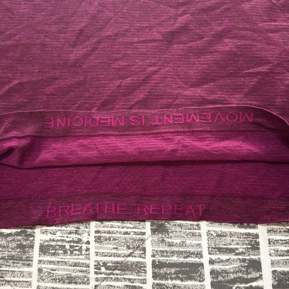 EUC women’s lululemon short sleeve swiftly size 6 - Picture 2 of 5